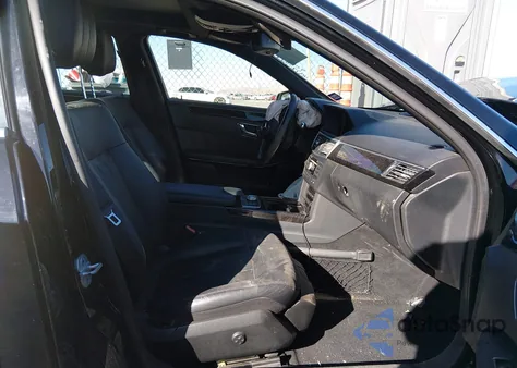 2011 Mercedes-Benz E 550 z USA, uszkodzony, nr VIN WDDHF7CB9BA371197